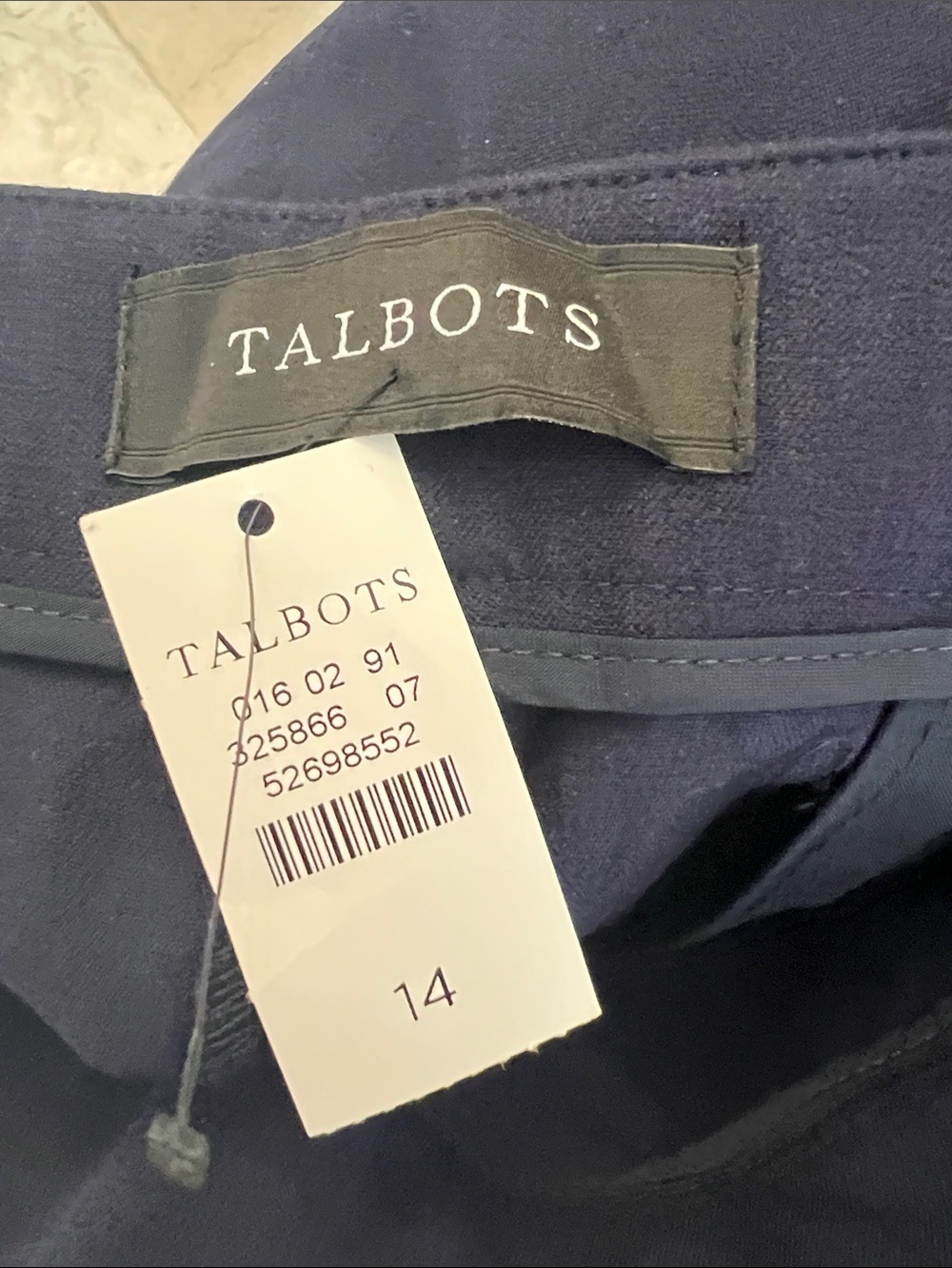 Talbots Navy blue crop pants with Clean Waistband, back pockets & scalloped hems